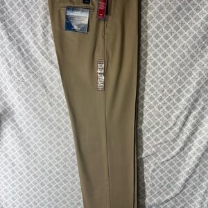 Dockers Men's Khaki Chinos
